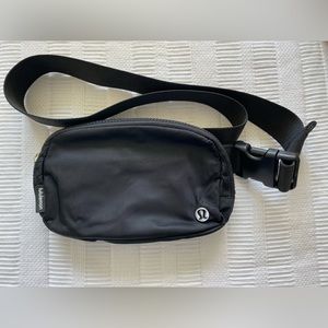 Lululemon Everywhere Belt Bag 1L